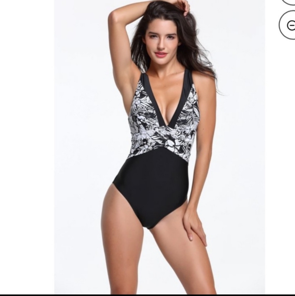 JUST IN 🩱NWT BEAUTIFUL SWIMSUIT 🩱